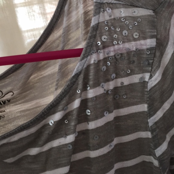 Old navy top - Picture 4 of 4